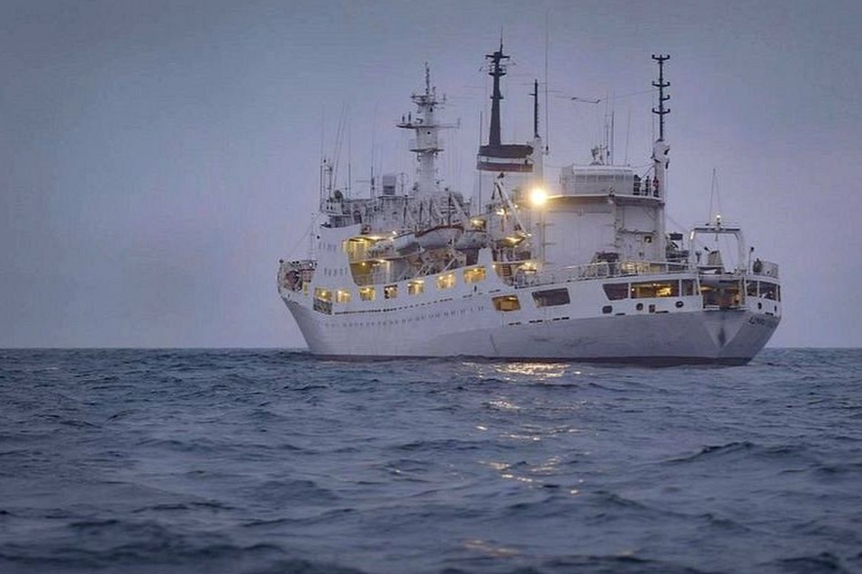 Televziyonların ortak araştırması ve haberi, Amiral Vladimirsky adlı bir Rus gemisine odaklanıyor. Resmi olarak bu bir okyanus keşif veya su altı araştırma gemisi. Ancak haberde aslında bir Rus casus gemisi olduğu iddia ediliyor.